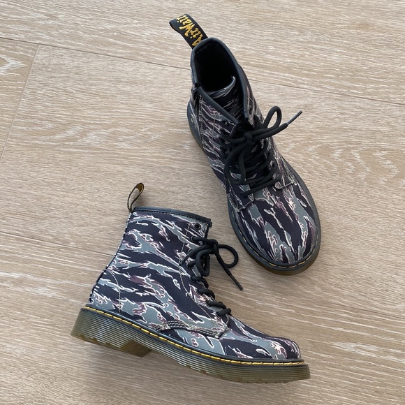 Dr. Martens Junior 1460 Camo Boots, GREEN JUNGLE CAMO K T CANVAS, Size 3, NEW!! - Picture 1 of 11